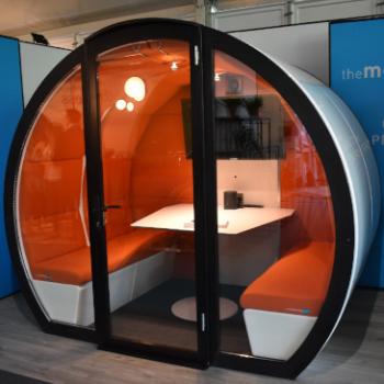The meeting pod closed 4 person