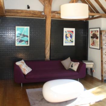 Morph wall in barn with Sofa 1