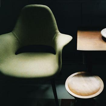 Organic Chair, created by Charles Eames, in green. 