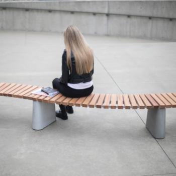 Reforma park bench in wave with concrete base