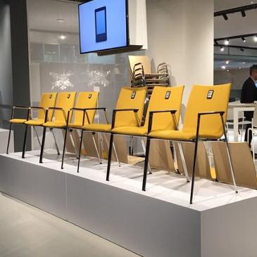 Interlink stacking chair